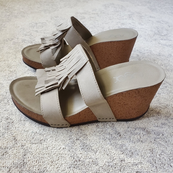 Taupe fringe cork wedges - Picture 2 of 4